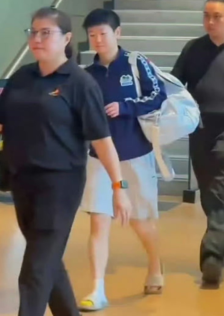 此咪要面对不管事老登不合理赛程不地道队友，还要穿不合脚的鞋