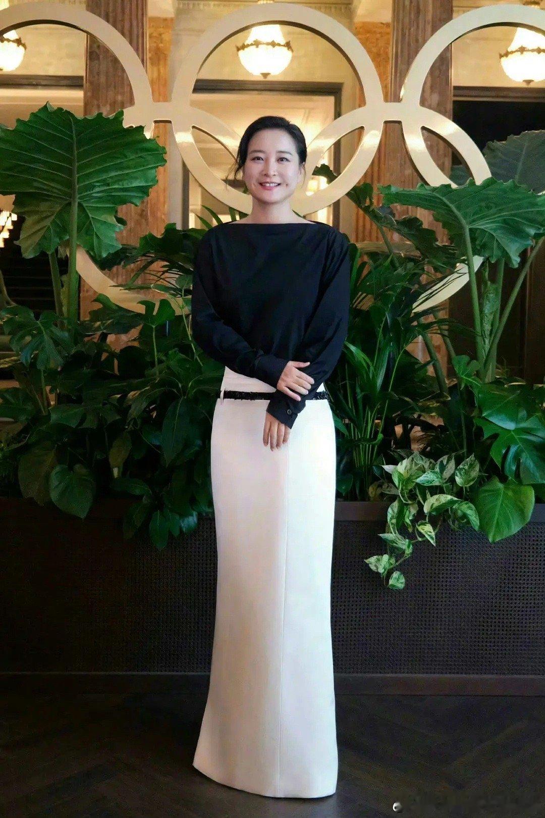 贾玲是不是又胖点了？但是看起来还是瘦了很多 ​​​