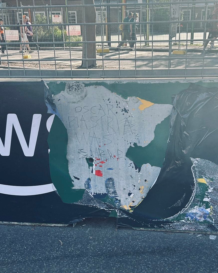 可以翻译成“奥斯卡·皮亚斯特到此一游”？？2026f1澳大利亚大奖赛F1正赛 v