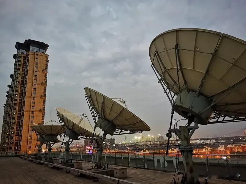 5月6日星空卫视宣布因运营困境，卫星合作方通知5月8日暂停卫星传输服务，这消息真