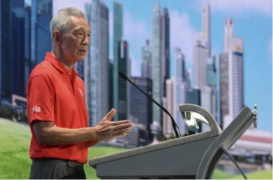 现在的新加坡，怕是真的坐不住了！为什么？因为中国人正在一步步砸掉他们端了几十年的