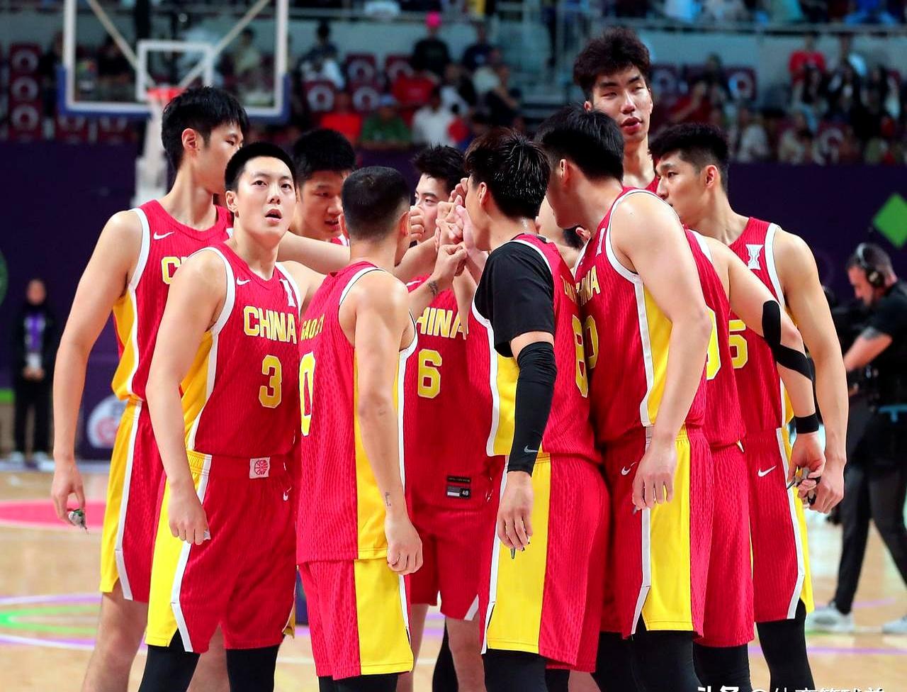 中国男篮12人大名单刚定，高诗岩、曾凡博、胡明轩等12个小伙子入选。
 

这次