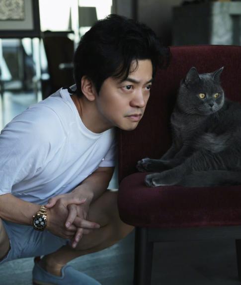 52岁李健，深夜发文！ 9月19号深夜，一向不怎么发动态的李健，罕见发了条动态，