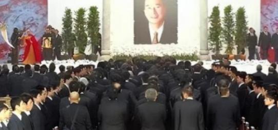 最大的台独分子，再也藏不住尾巴，终于露出来了肮脏的脑袋！
台独背后真正操纵的人，