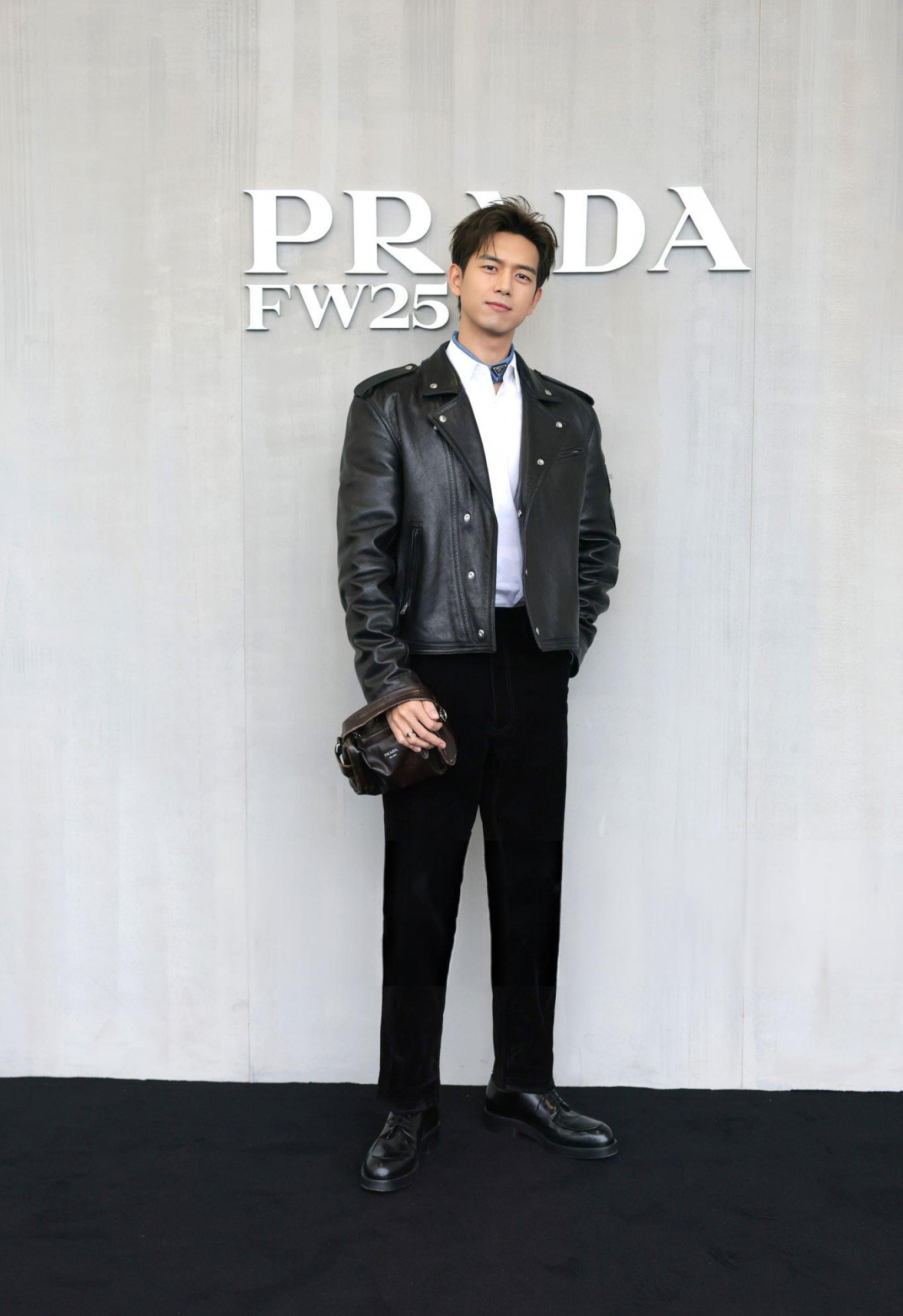 李现    ×    PRADA Fashion Show来自 PRADA · 