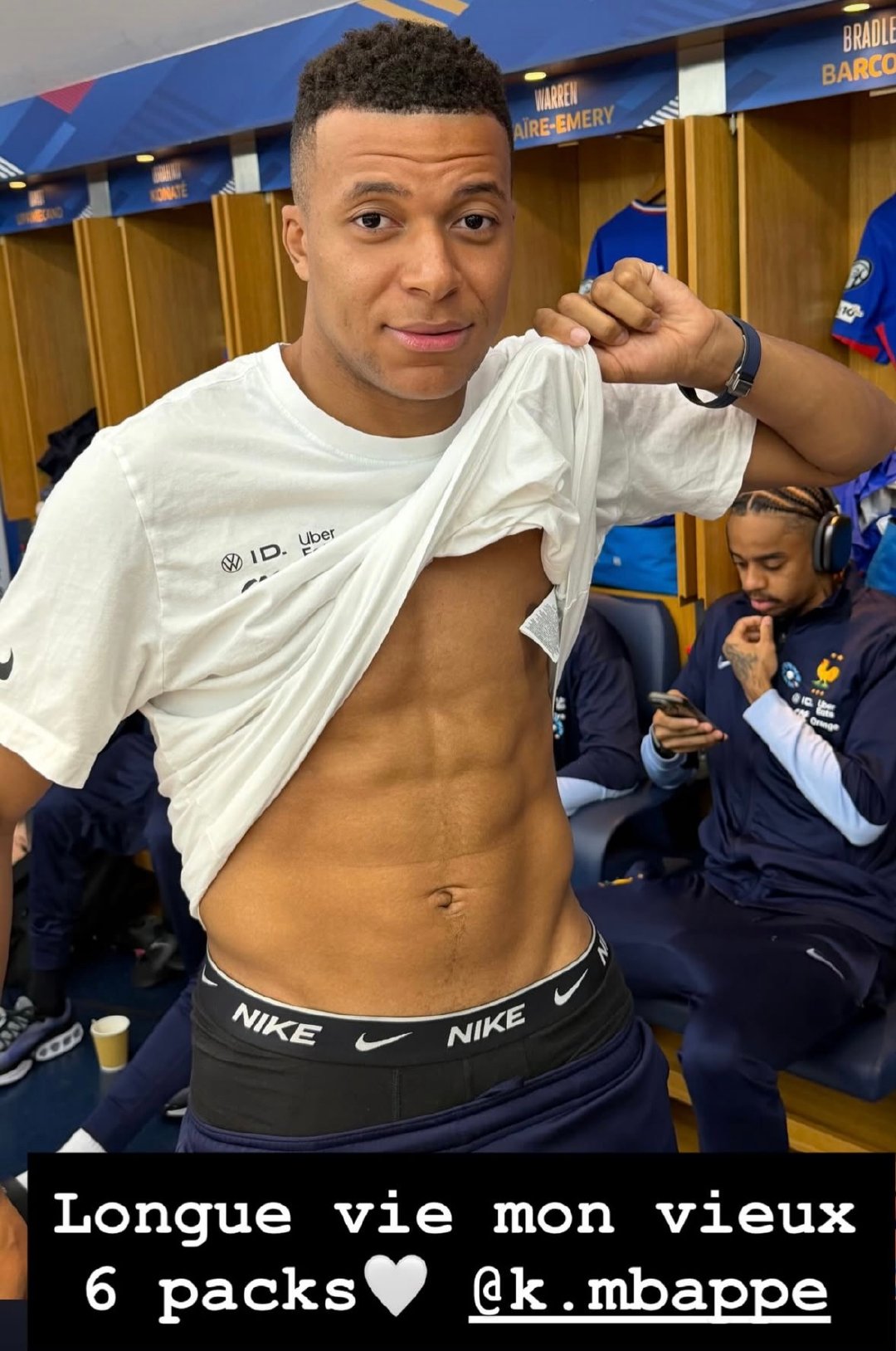 卡马温加IG：“长命百岁，我的老兄，六块腹肌。” 😂🤍姆巴佩生日快乐hala