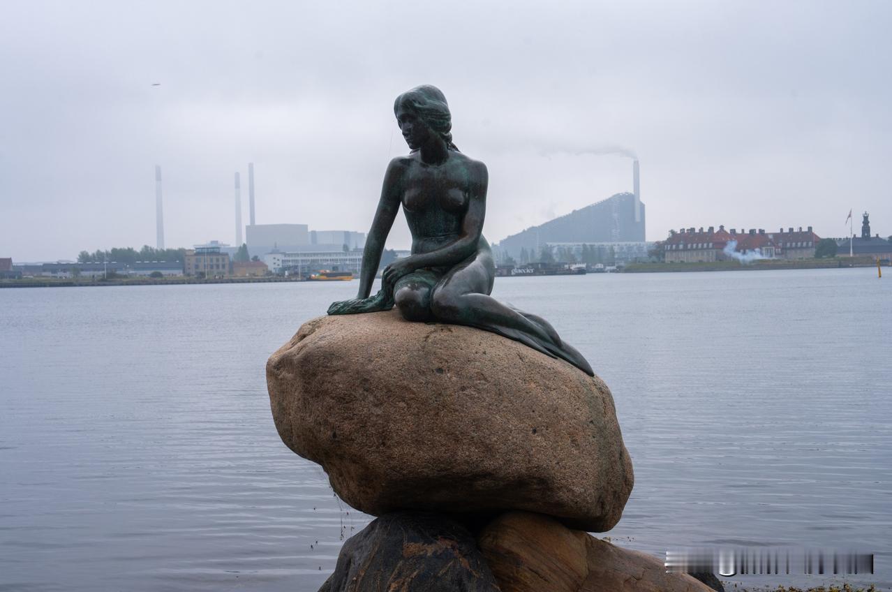 忧郁的美人鱼——2025、8、29拍摄于丹麦哥本哈根