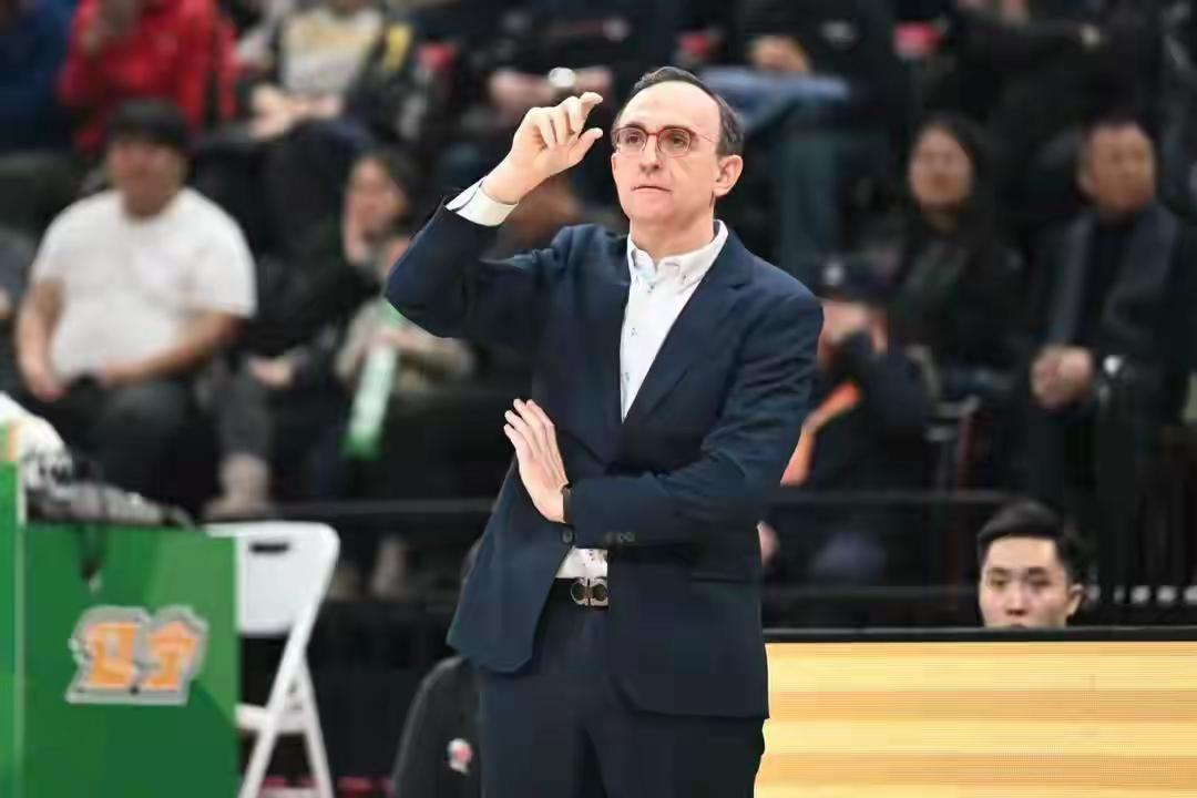 一战正名！布罗金顿用23分3个助攻证明了自己，也是辽宁队能赢下这场关键的比赛最关