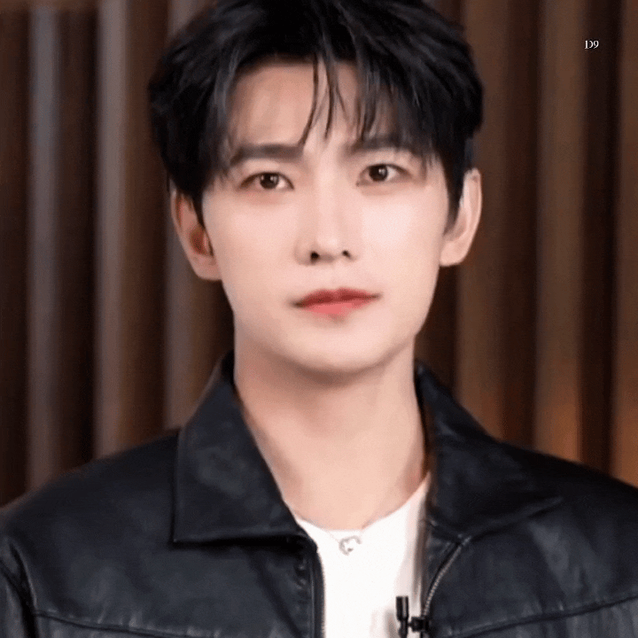 杨洋 嘴巴漂亮 鼻子漂亮 眼睛也漂亮，哪哪都漂亮 好喜欢～～～