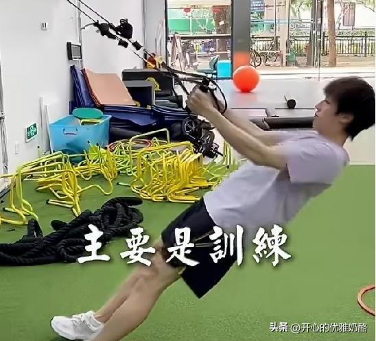林高远开始训练了，下个月又能看到他打比赛了。
林高远除了参加全锦赛还有乒超联赛，