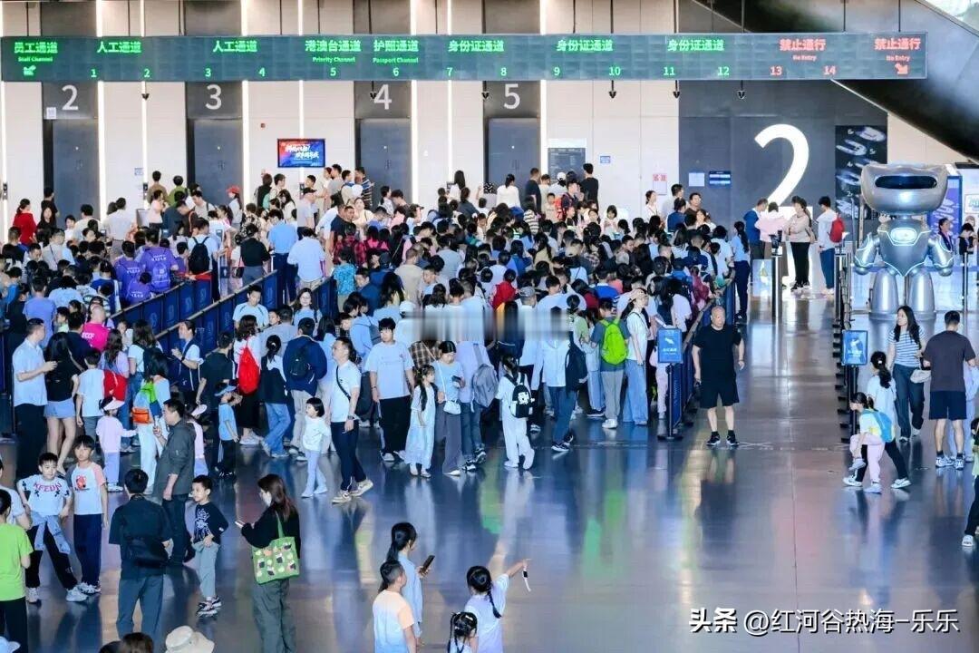 五一期间，西九龙站口岸出入境旅客同比增长30%，莲塘口岸的外国人入境数量也同比增
