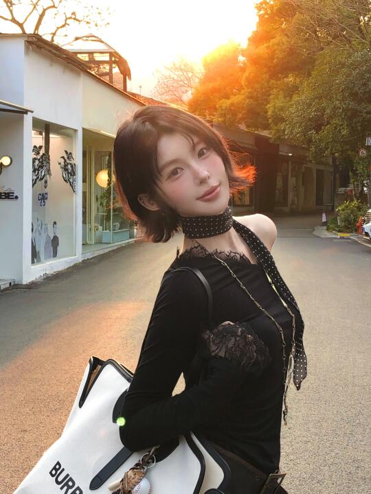 幸福的开始  是有人愿意拿起手机来记录你