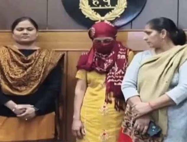 【亲生骨肉也不放过！6岁女童在婚礼上离奇身亡，凶手竟是姑姑，只因“嫉妒她太美”】