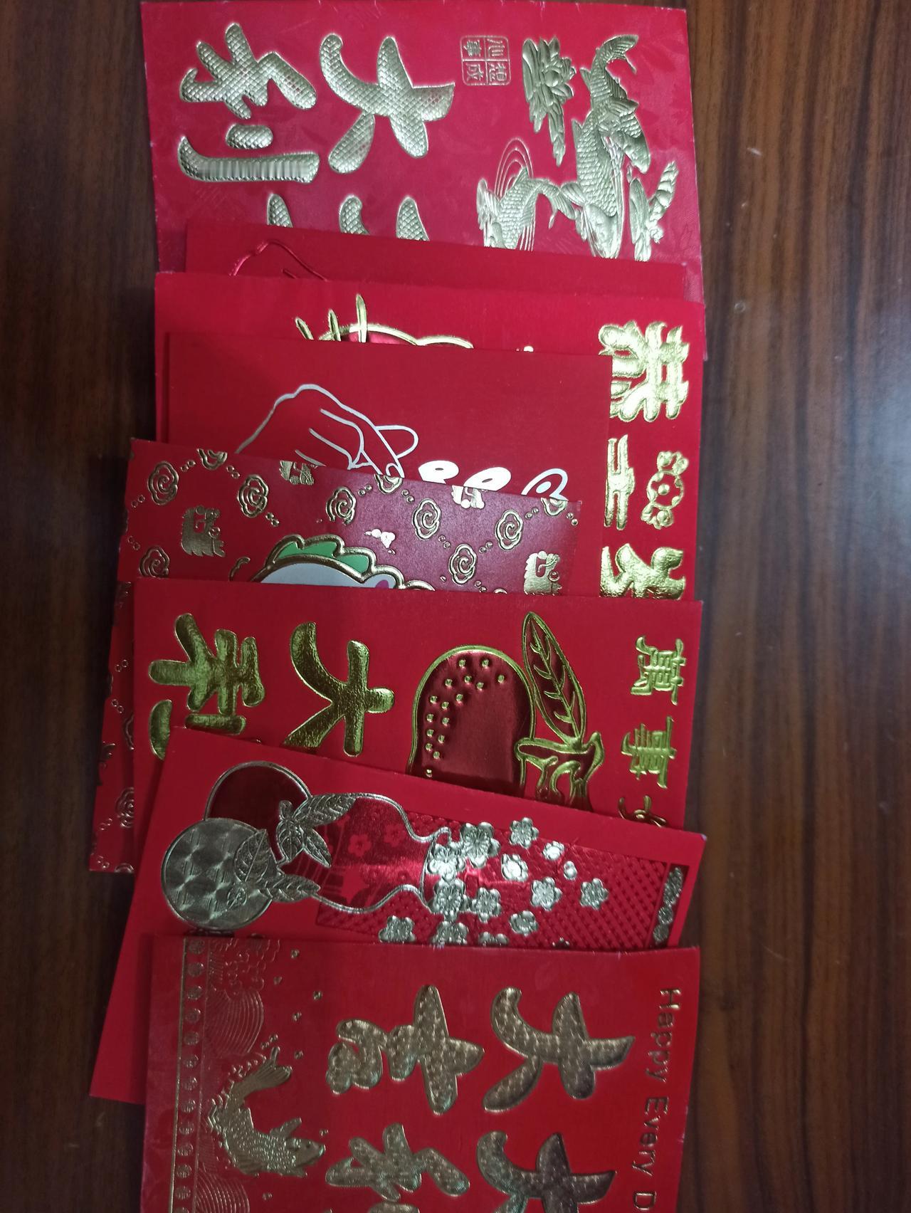 坐标湖南，过年收到的红包统计。
老妈，压岁钱100元。
大舅，拜年红包20元。

