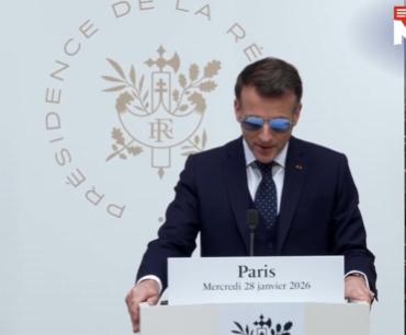 【马克龙用格陵兰语和丹麦语表达了对格陵兰的支持】法国总统埃马纽埃尔·马克龙表示，