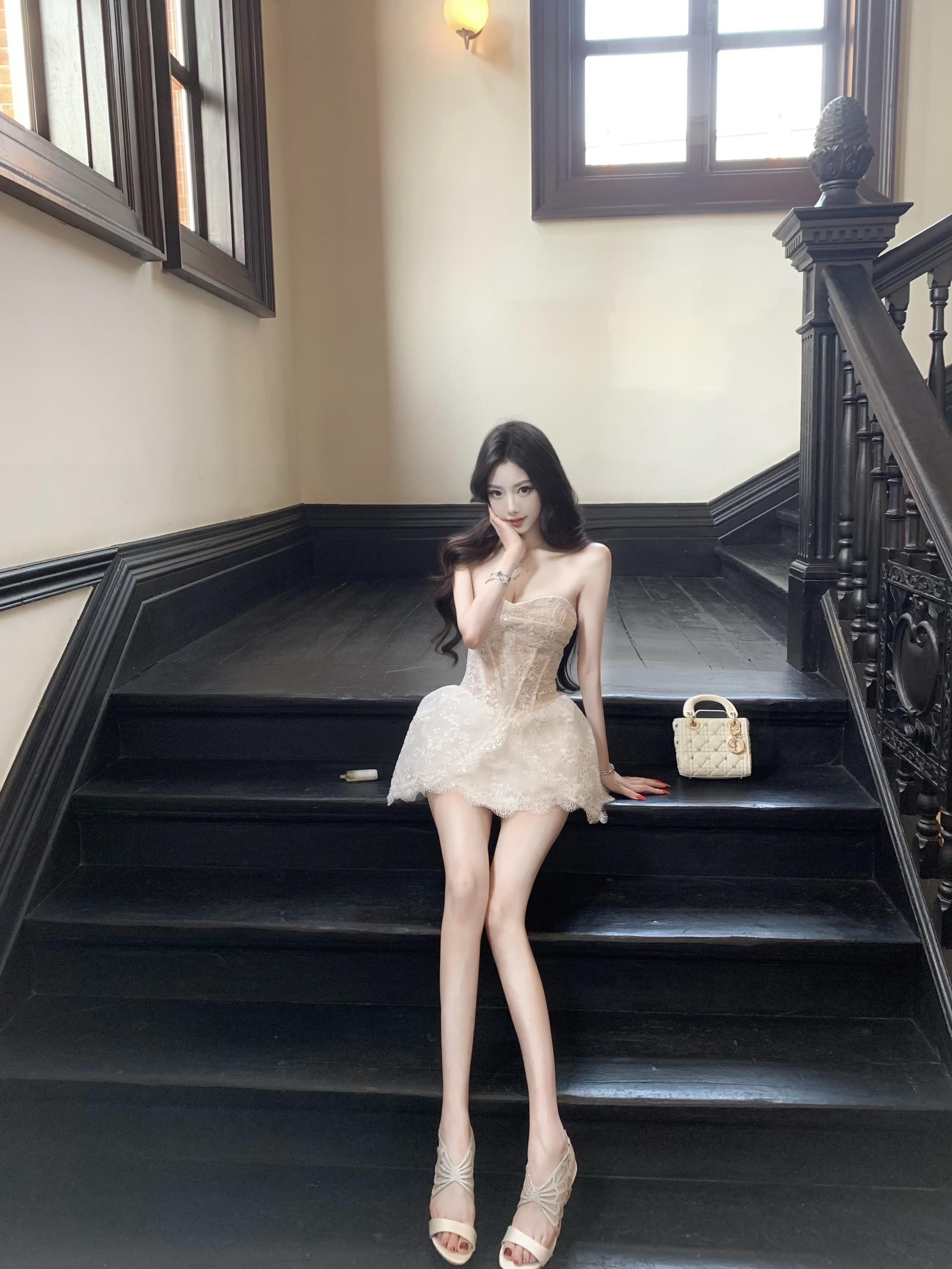 坐窗台装忧郁一转身翻猪圈去了