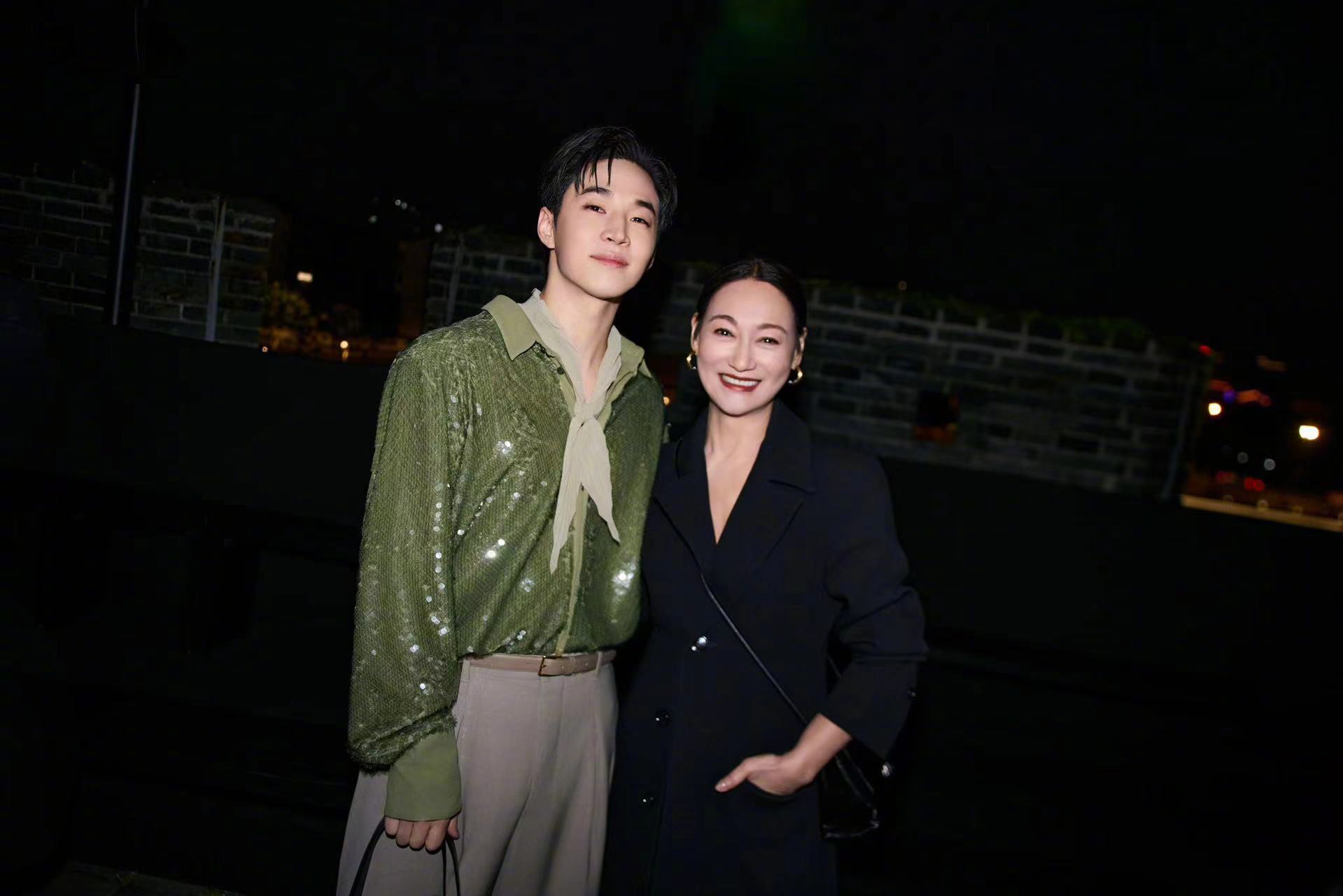 #惠英红刘宪华同框看秀##惠英红刘宪华豪门姐弟#同框看秀，这气场这颜值妥妥的豪门