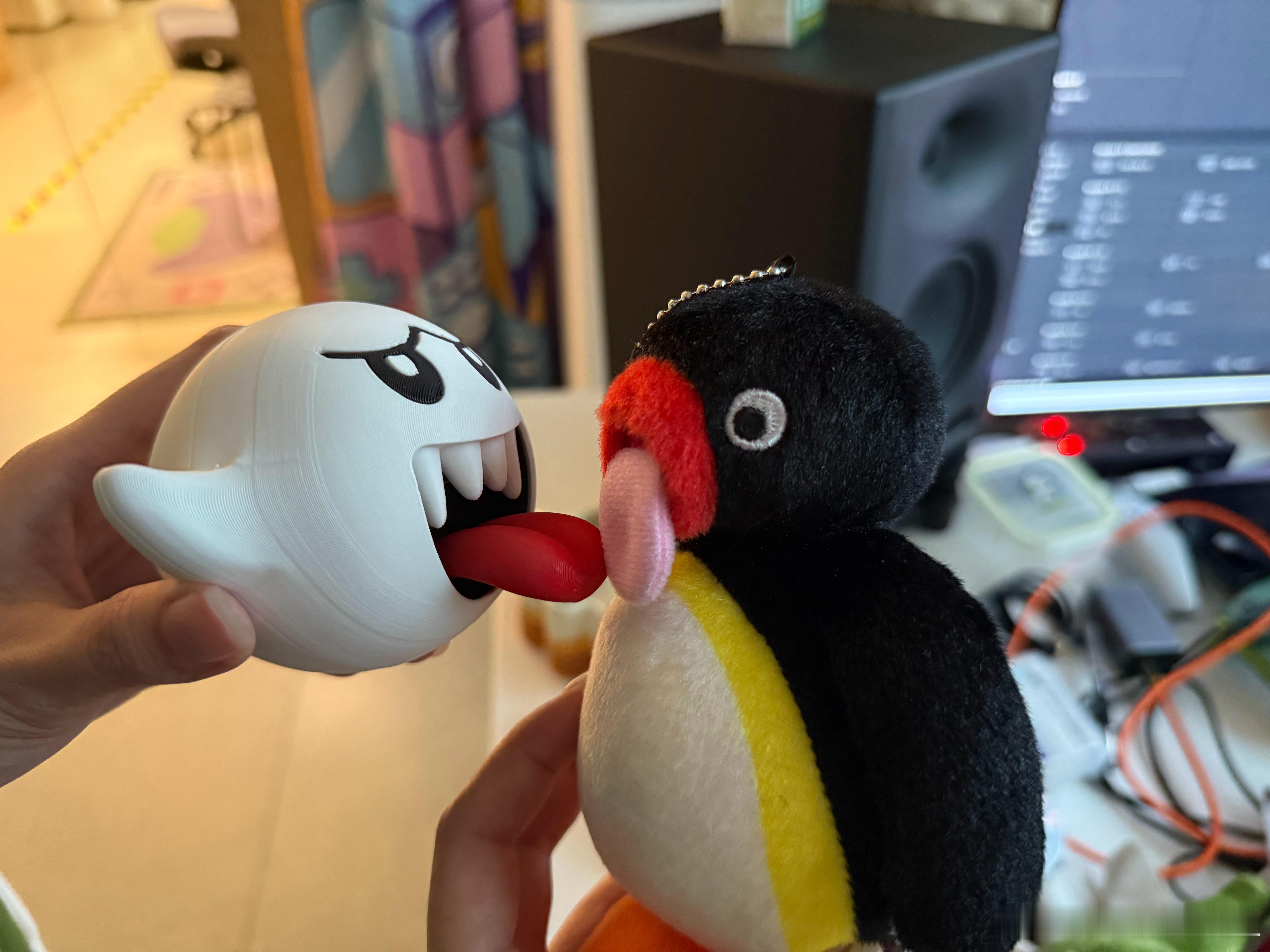 笑死了，小伙伴的pingu玩偶，真的太抽象了[笑cry]他还做成动图，感觉可以拿