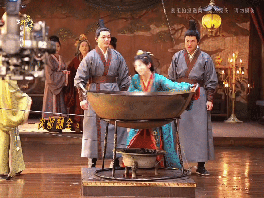 田曦薇的力气这么大吗？《嫁金钗》花絮里放出来这个锅居然是她自己甩出去的？ ​​​