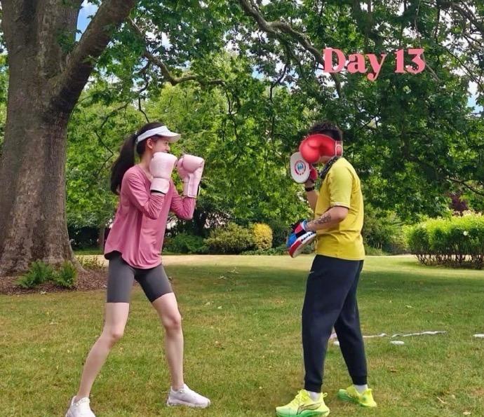 章泽天再晒自己的素养健身照，拳击、网球、跑步一个不落，姐姐状态也太好了点！夏季来