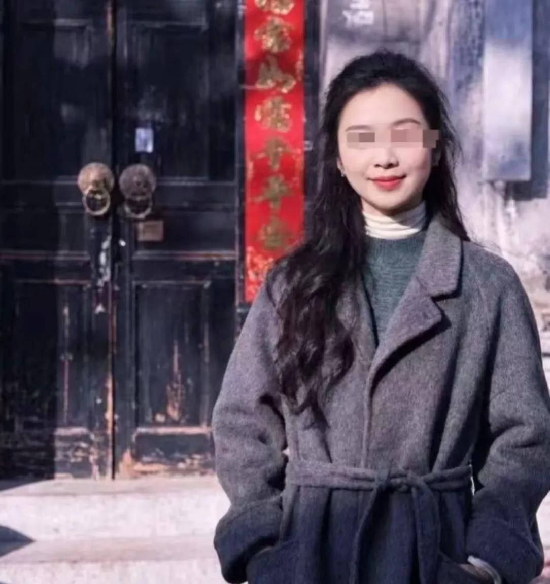 看了胡二妹铜锅洋芋的那位顾客夹的菜，不给加土豆条也是有原因的，都夹的堆起来了，这