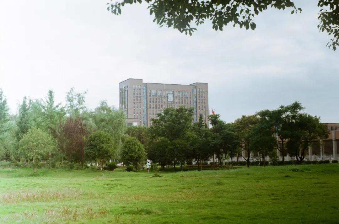 湖南工学院推荐
  湖南工学院2023年甘肃投档最低分415分，历年录取平均分约