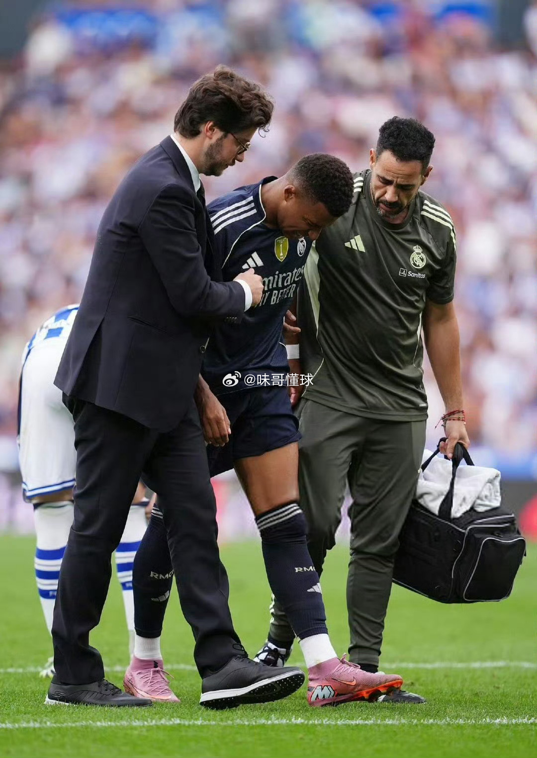 姆巴佩膝伤遭皇马误诊TA确认皇马医疗组闹乌龙，误扫右膝致姆巴佩左膝伤情误诊近日R