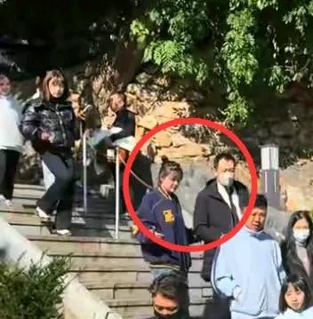 辛柏青终于露面了！

很多年前，一个同事说真正的打击是让人至少半年缓不过劲。他这