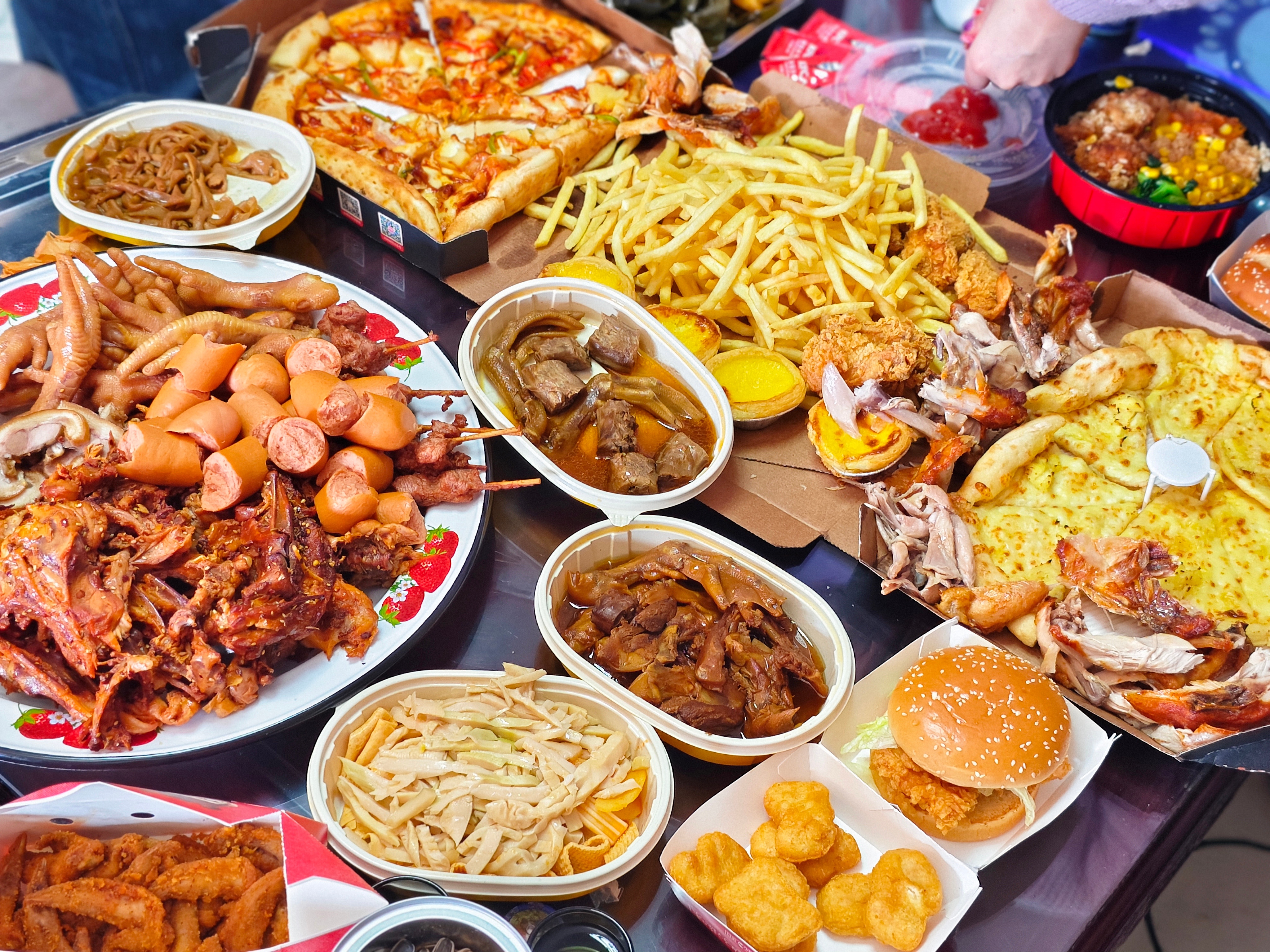 全世界为什么只有中国人吃炒菜今天是朋友聚会，打牌聊天扯屁，特意搞得下酒好菜