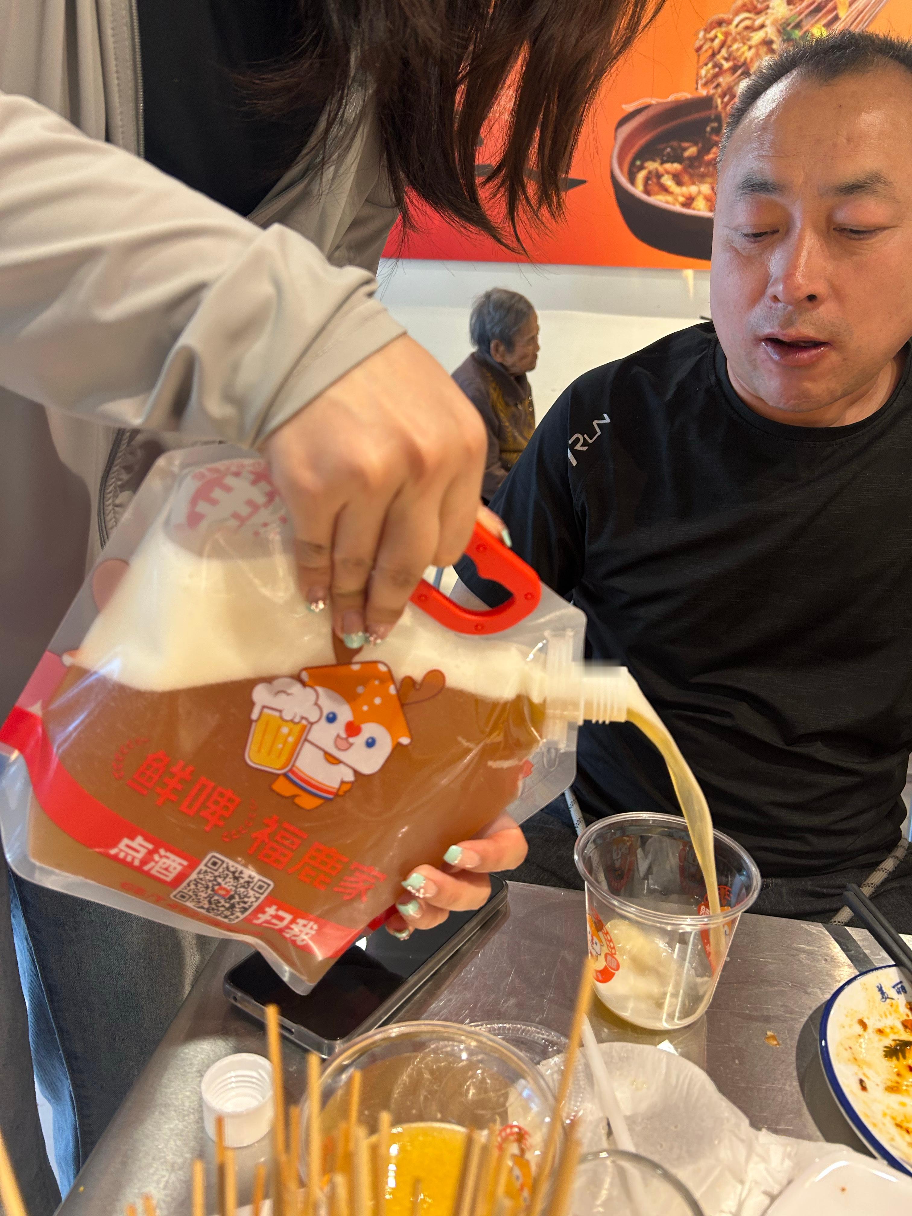 又是吃饱喝足的一天体重不用说美美回弹五一五天乐天天都是放纵餐没关系等闺女走了一直