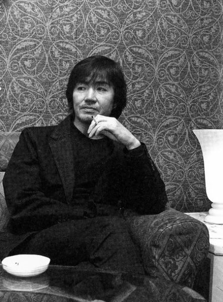 东野圭吾去世  · 人与人之间最珍贵的东西，不是答案，而是善意。 · 人生最难的