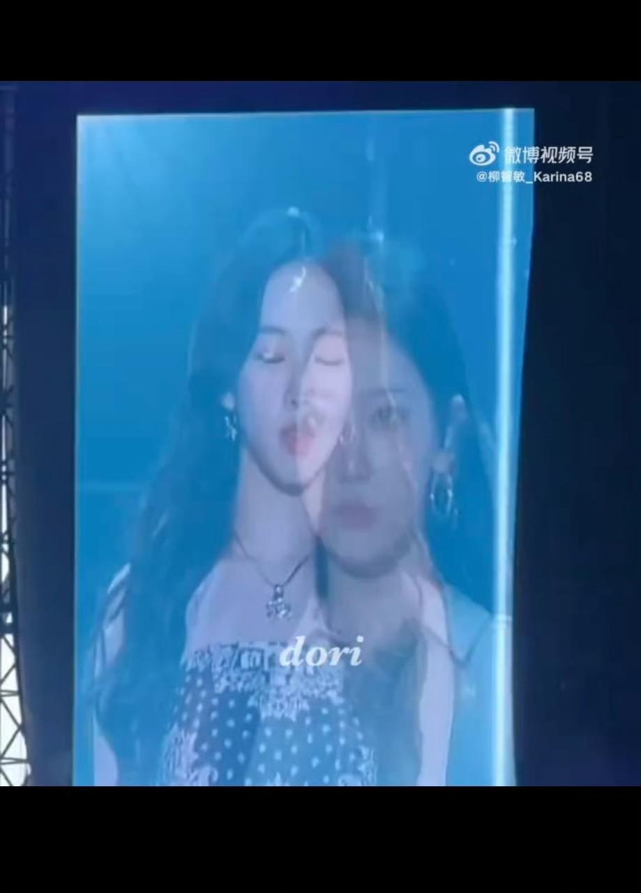 不是说宁艺卓比柳智敏头小吗 ​​​