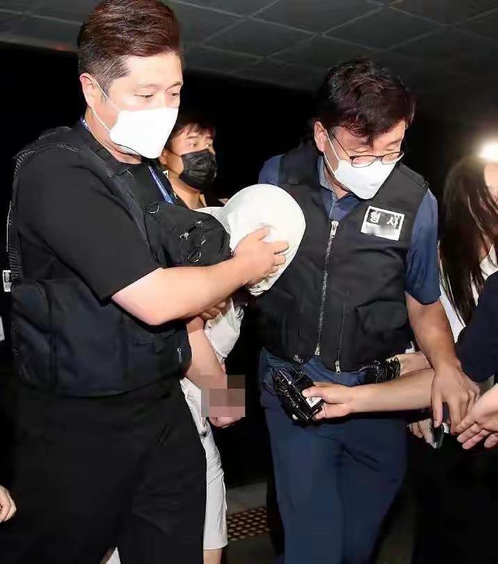 奶奶的！太变态了！
韩国庆尚北道庆山警方26日透露，针对日前发生的25岁中国籍女