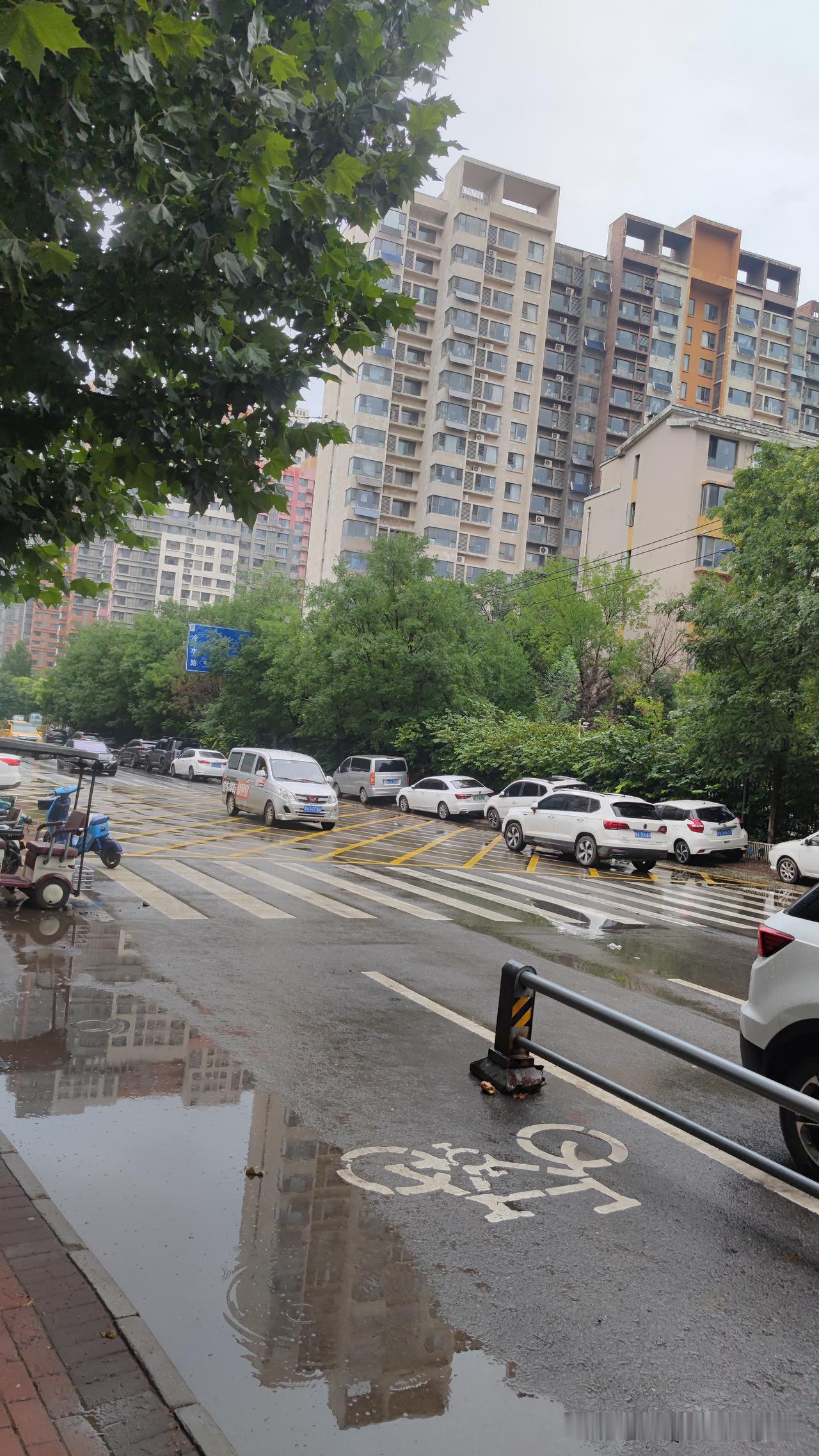雨后的街道