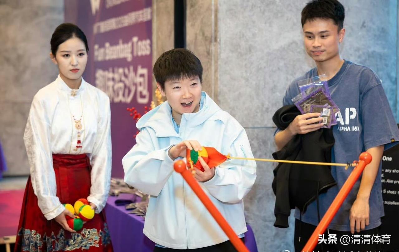 看孙颖莎笑起来就知道，快乐真的很纯粹。
没有太多复杂，没有太多包袱，
认真打球，