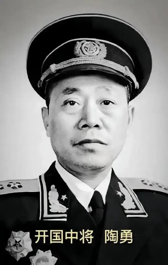 1941年，海匪要把陶勇送给日本人，陶勇盯着孙二虎说：“你知道他们杀了多少人吗？