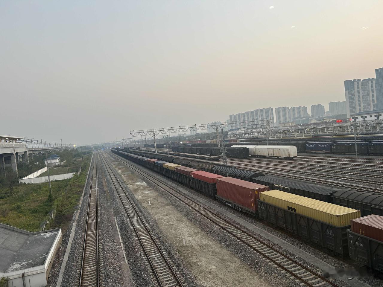 上次回老家，小学同学的母亲病逝了，按照农村传统，需要上门去祭拜。我这小学同学也有