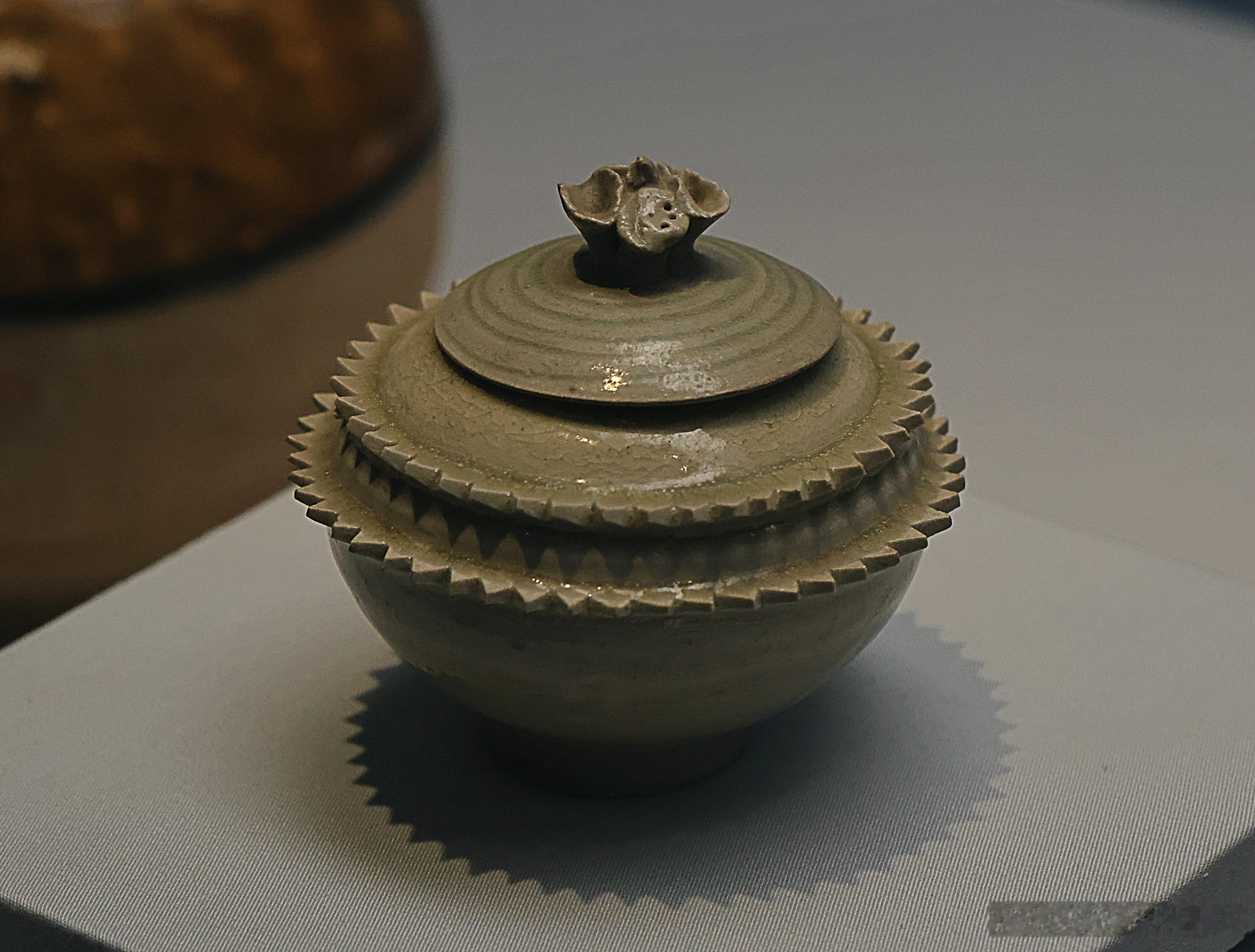 我的2026 【李静训和她的时代】器型多样的青釉瓷器型有罐、壶、瓶、盒等，大型的