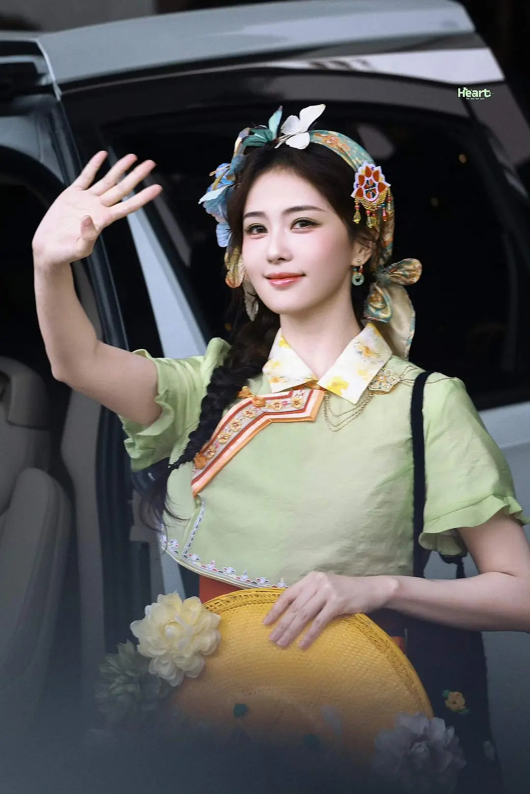 白鹿今天是惠安女，白鹿今天跑男造型也太好看了吧，有特色，细节元素也很到位，还被我