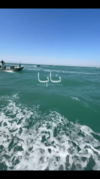 伊朗伊斯兰革命卫队（IRGC）的快艇在霍尔木兹海峡进行武装巡逻与检查活动。别看这