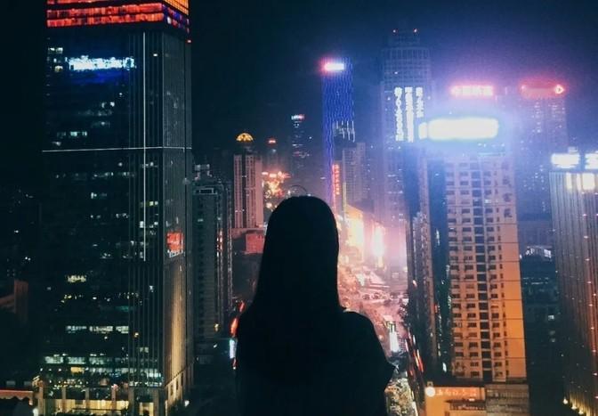 20个小技巧，让你出门少吃亏。1，别人开车，不坐副驾驶座；
第一，别人开车，除非