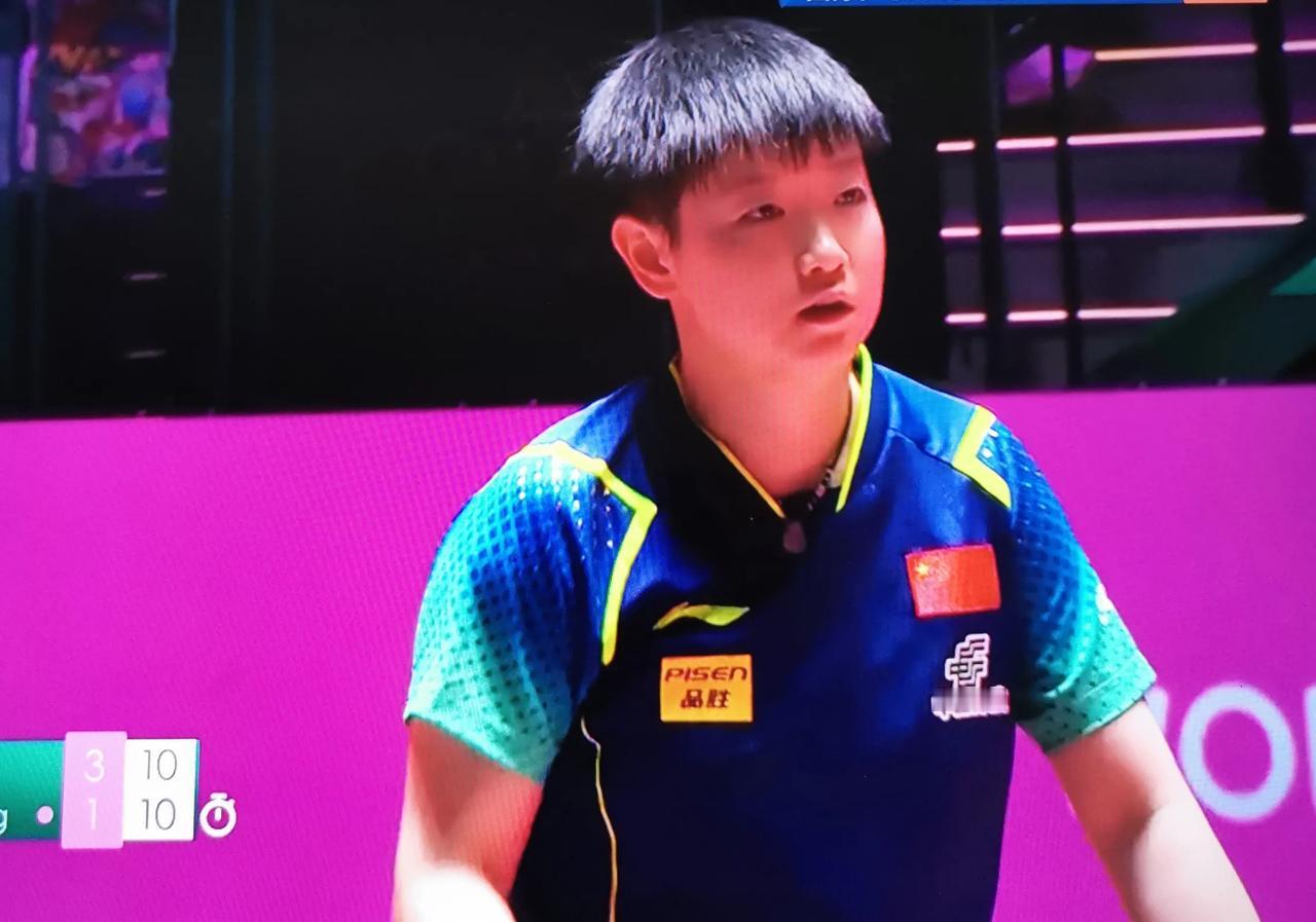 孙颖莎4-2郑怡静晋级四强！
#澳门世界杯# 女子四分之一决赛，孙颖莎对阵郑怡静