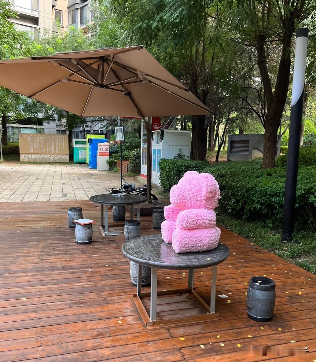 一楼邻居，被多户邻居投诉了！

这段时间，一楼邻居家里刚买了两只宠物狗，可能因为