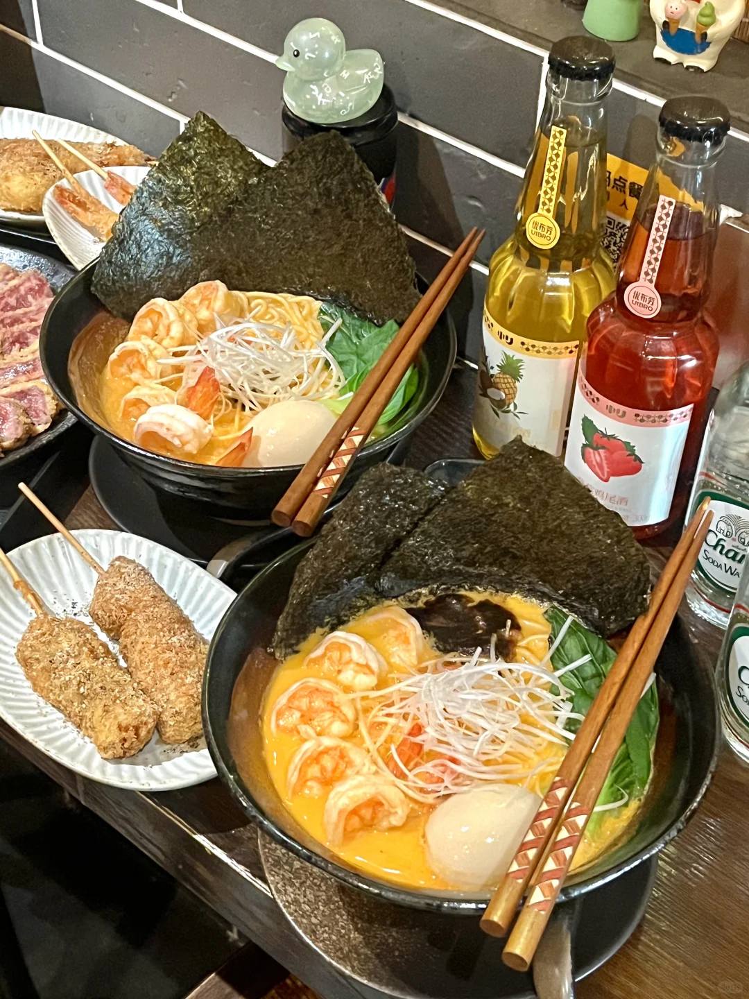 坐了一个小时地铁就为了喝这一口鲜虾拉面汤