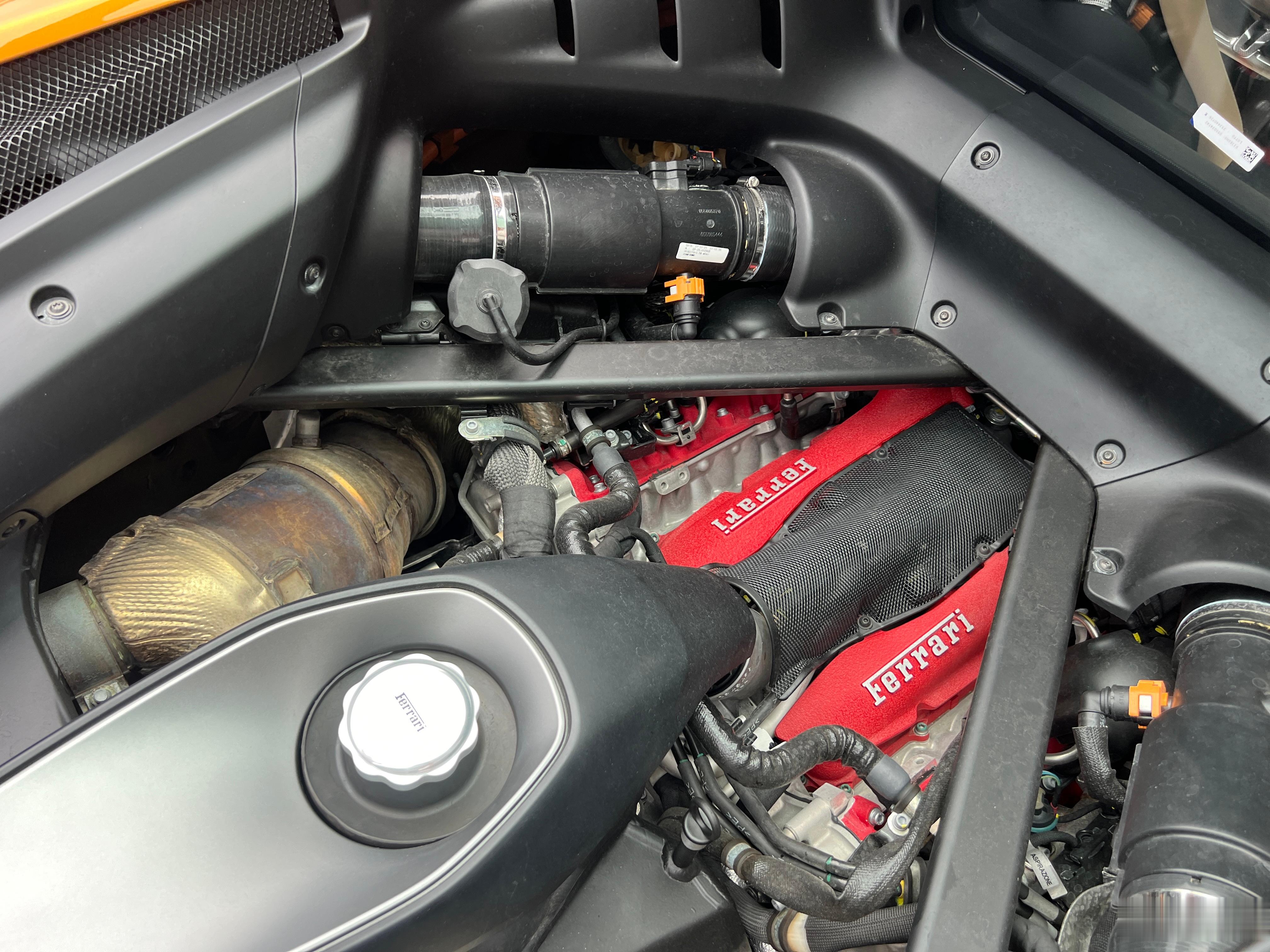 你能想象一台1050匹0-200km/h只要6.3秒极速可达330km/h的性能