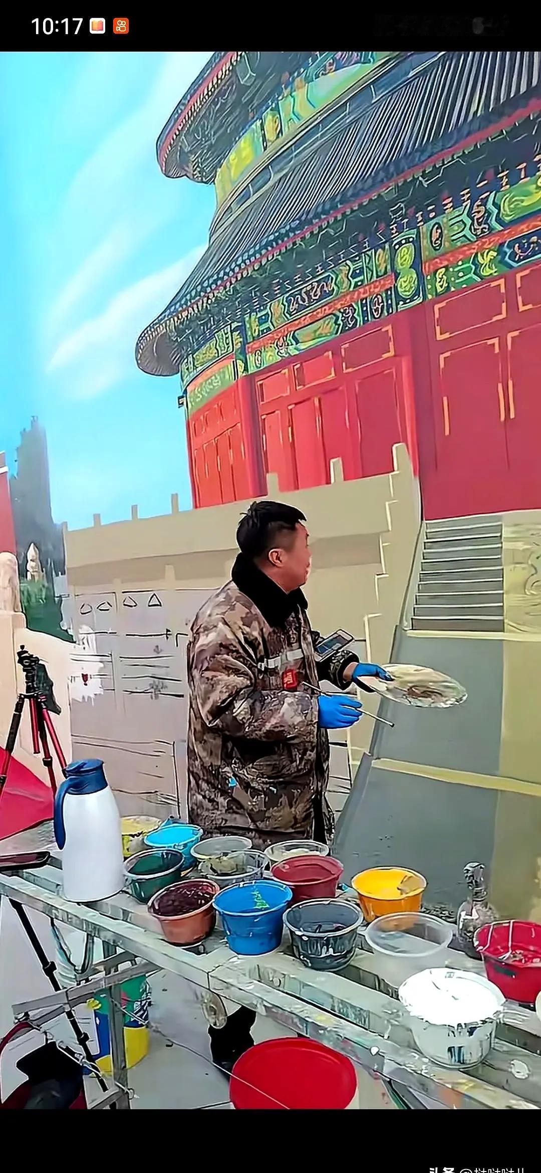 小吴本是个勤奋好学的孩子，因为家庭条件有限，不得不辍学去打工。
小吴来自吴家村，