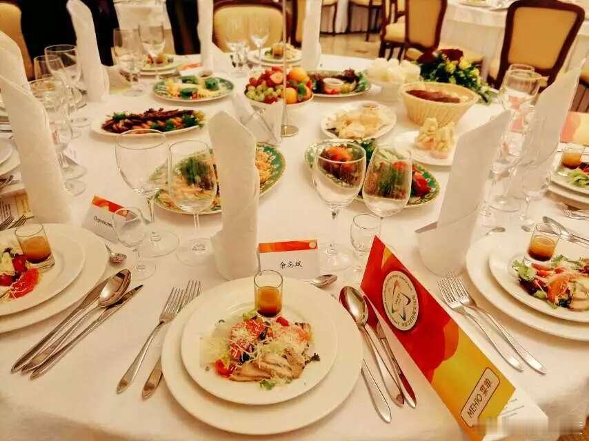 十几年前我也参加过国宴，感觉没啥好吃的，巴什克尔托斯坦共和国，俄罗斯的一个加盟共