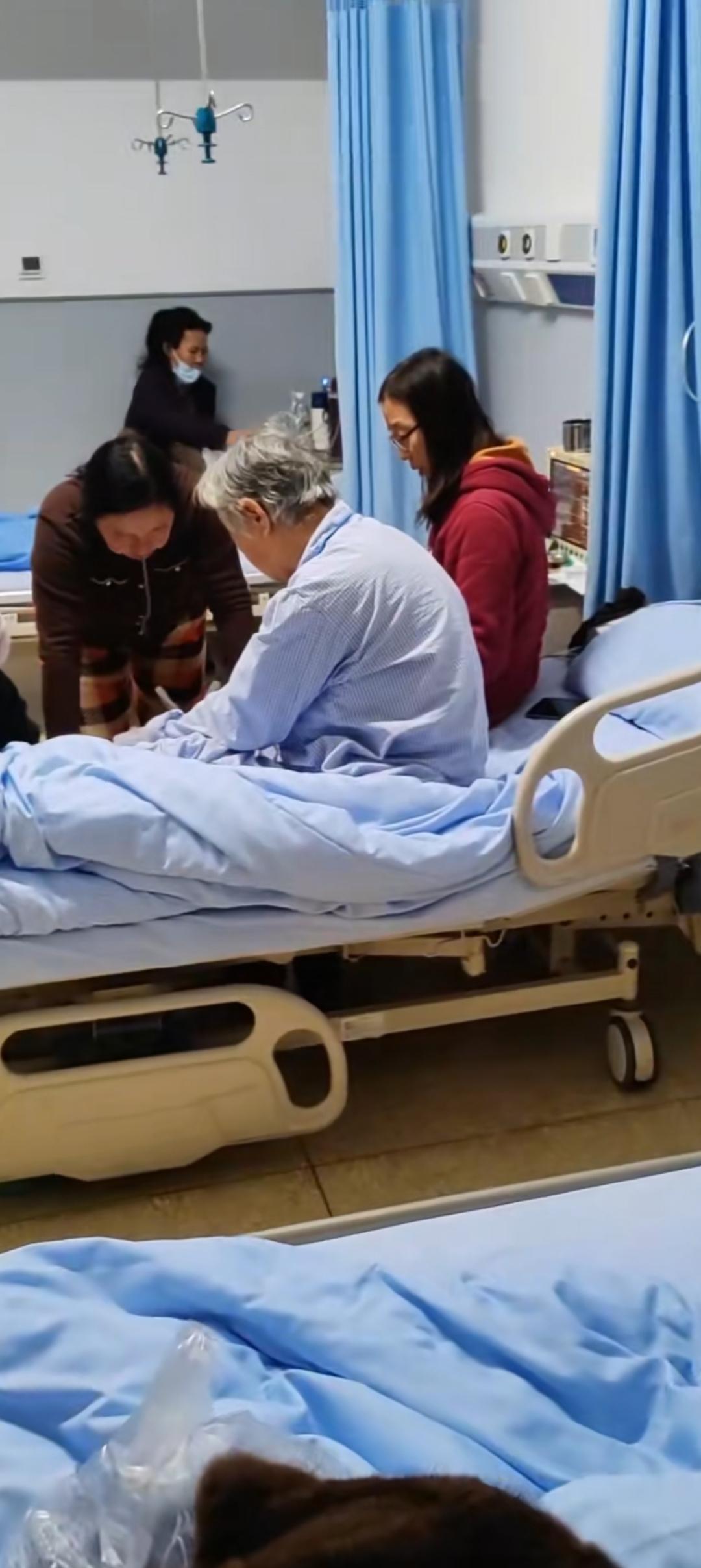 照顾瘫痪的老人比照顾孩子难太多了

有些网友觉得为什么父母把孩子养大成人没有任何