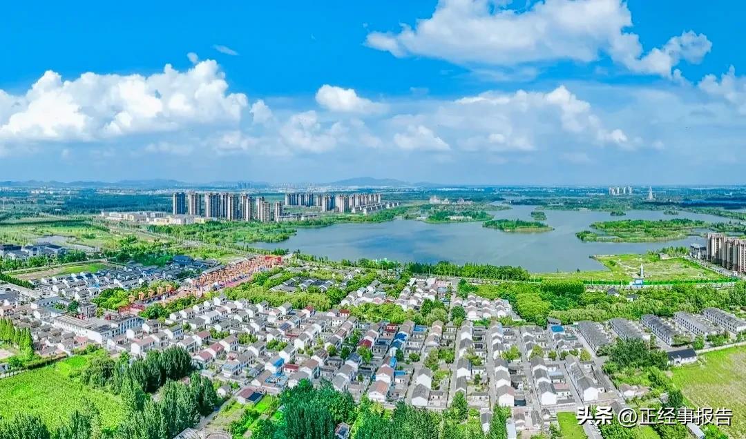 那时的市领导眼光独到、魄力十足，硬是面积达到了54平方公里的采煤塌陷区改建成了全