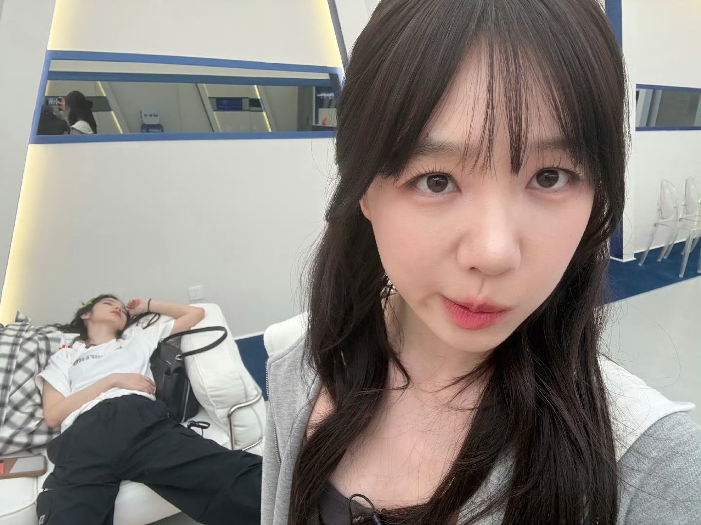 徐梦洁百发百中🎯徐梦洁乘风舞台飞镖选歌直接封神!三发全中稳稳命中目标，把“小李